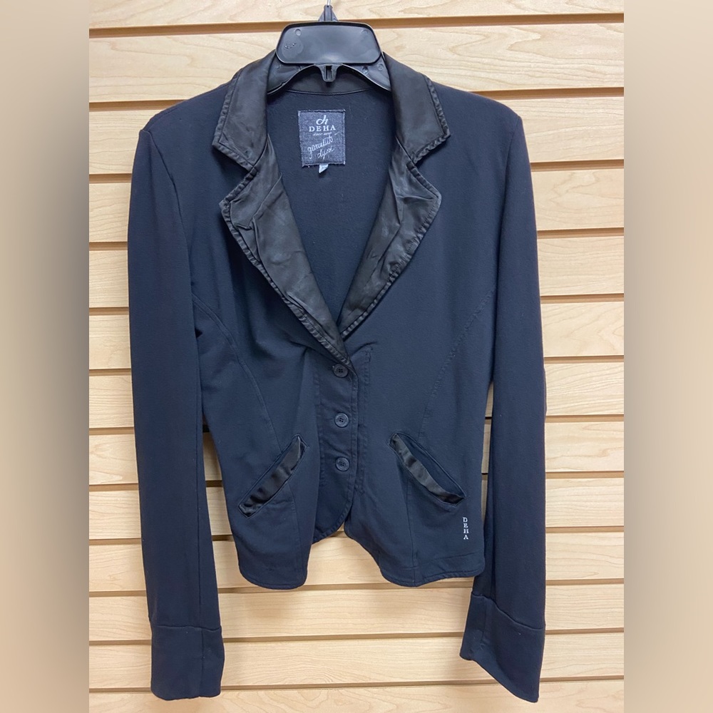 NWOT DEHA WOMEN FASHIONABLE BLAZER MADE IN ITALY SIZE MEDIUM